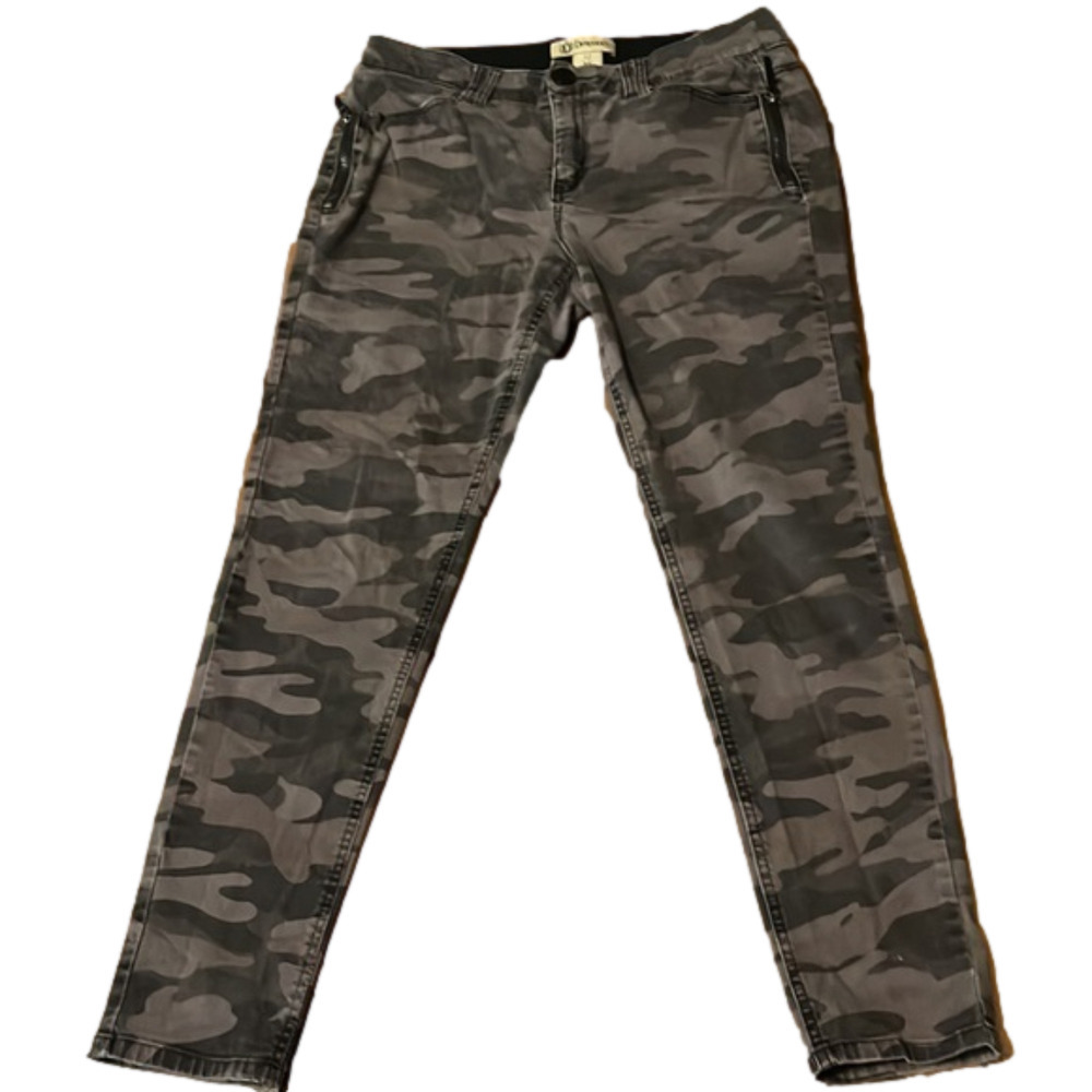 Democracy Women’s Camo Skinny Jeans in Gray and Black